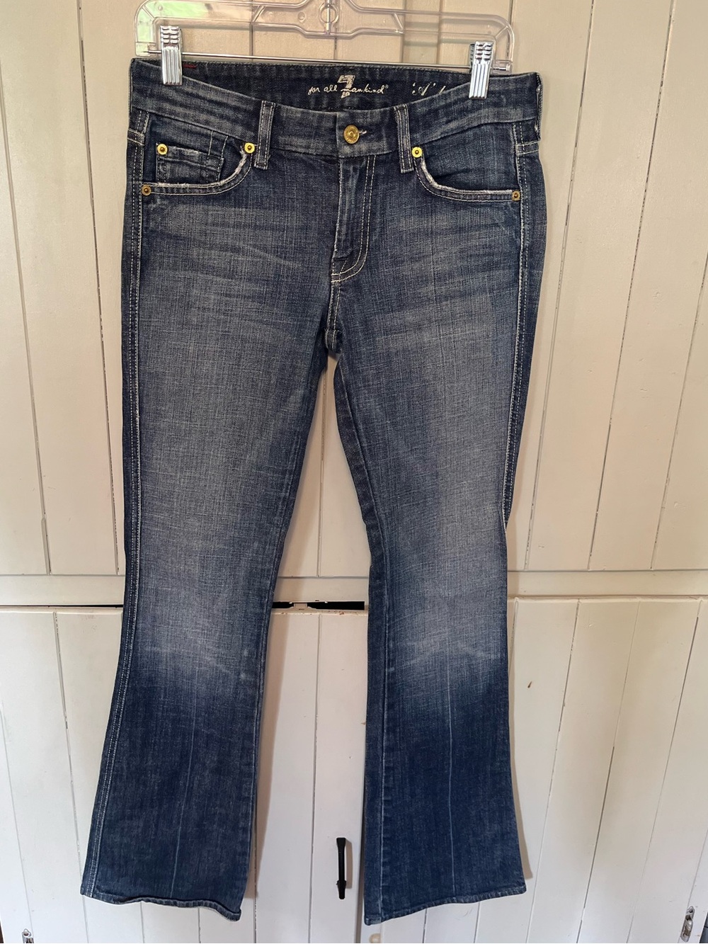 7 For All Mankind A-pocket Bootcut Women's Jeans in a medium wash Sz 27